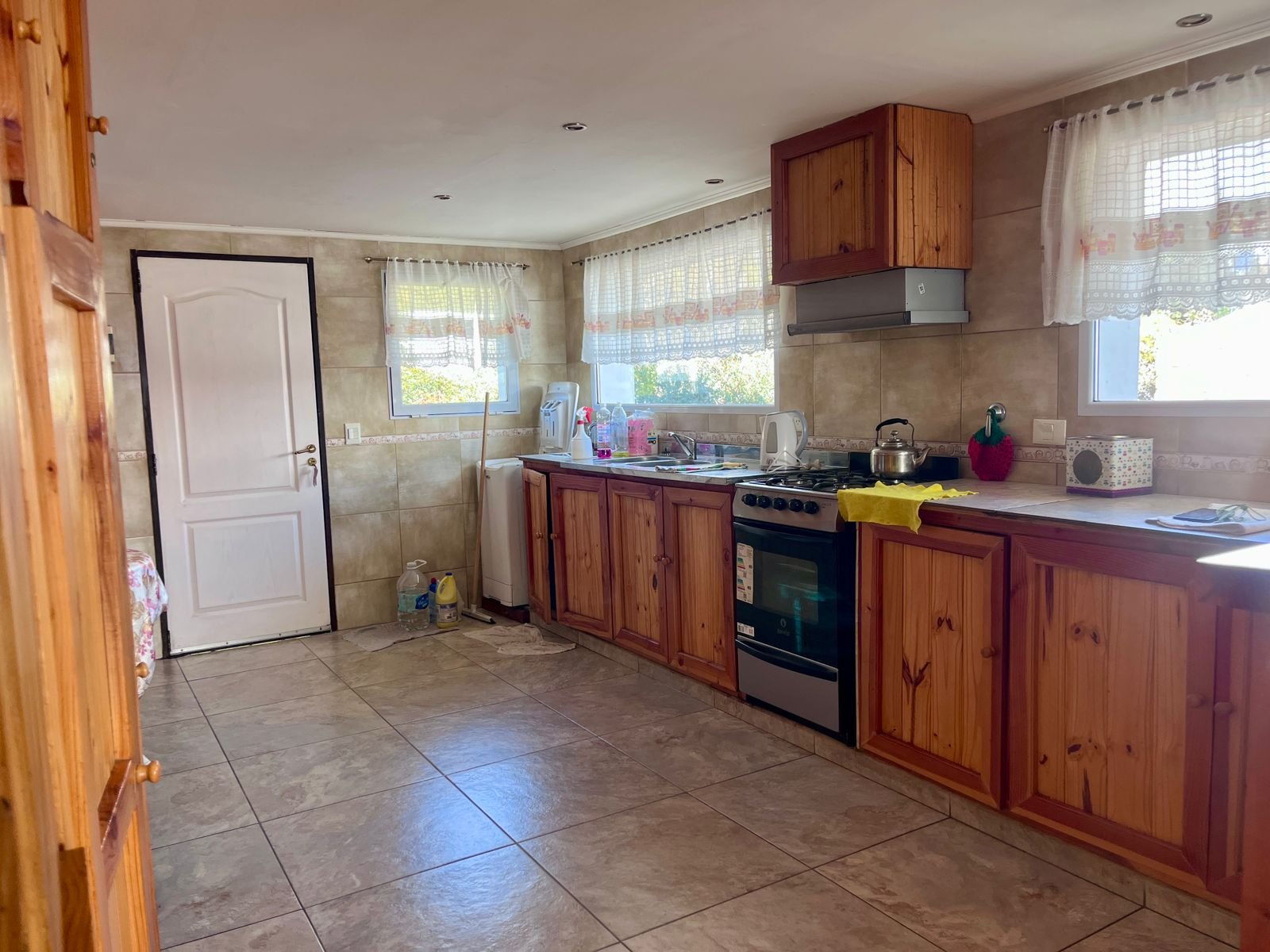 Conjunto de casas con costa de Lago Nahuel Huapi